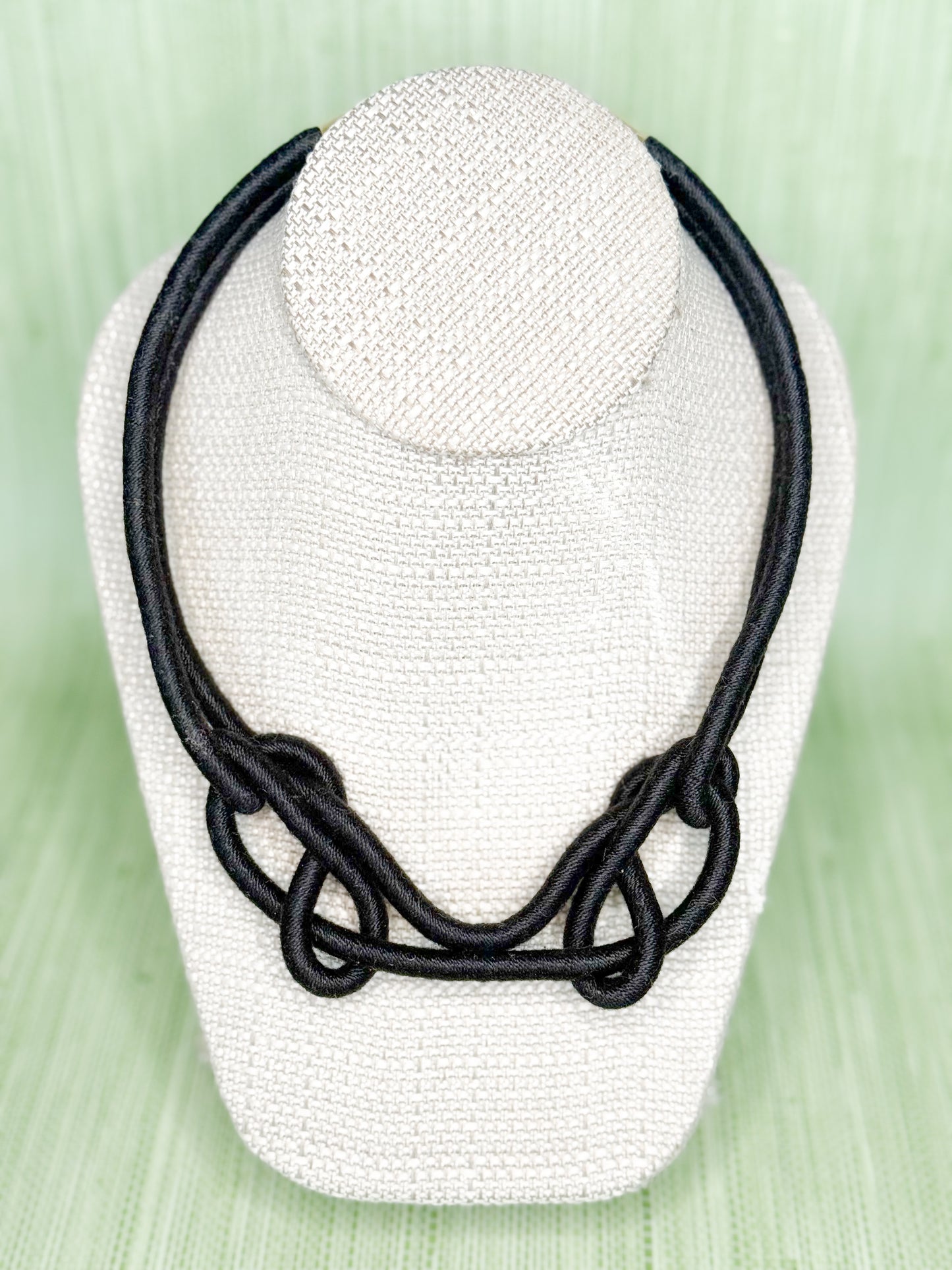 Double Knotty Necklace Black