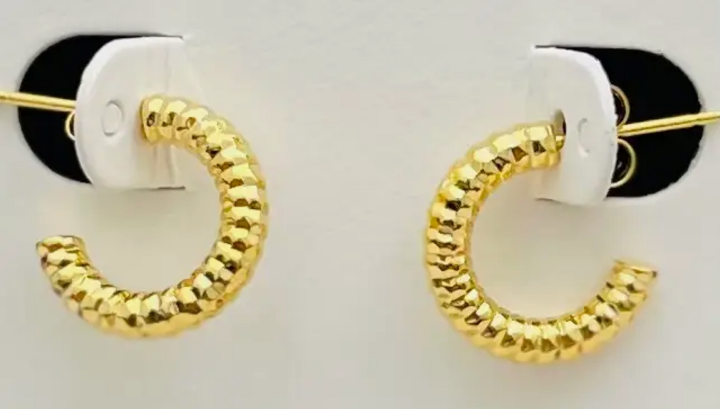 Scarlett Huggie Hoops