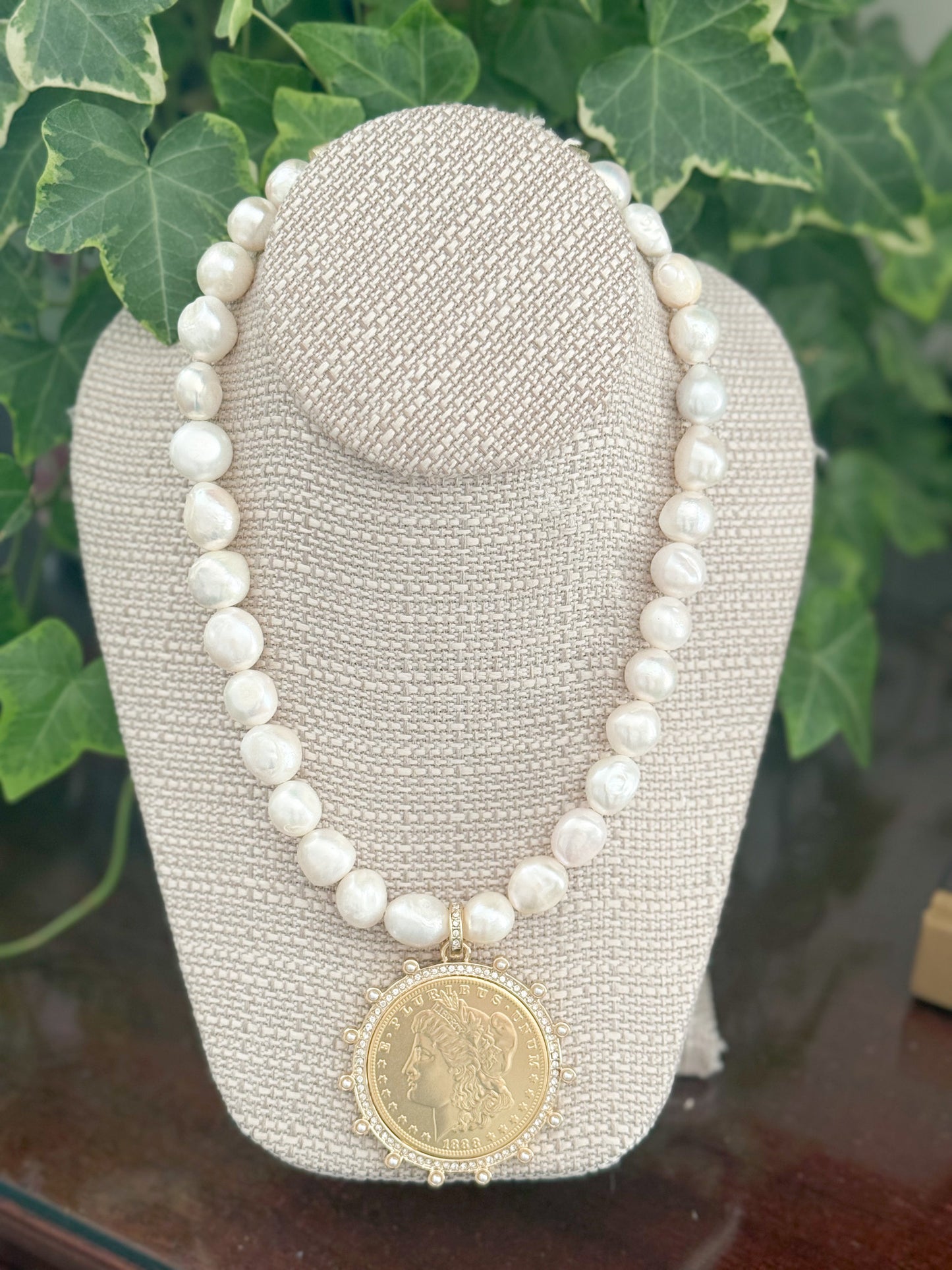 Pearl Glam Coin