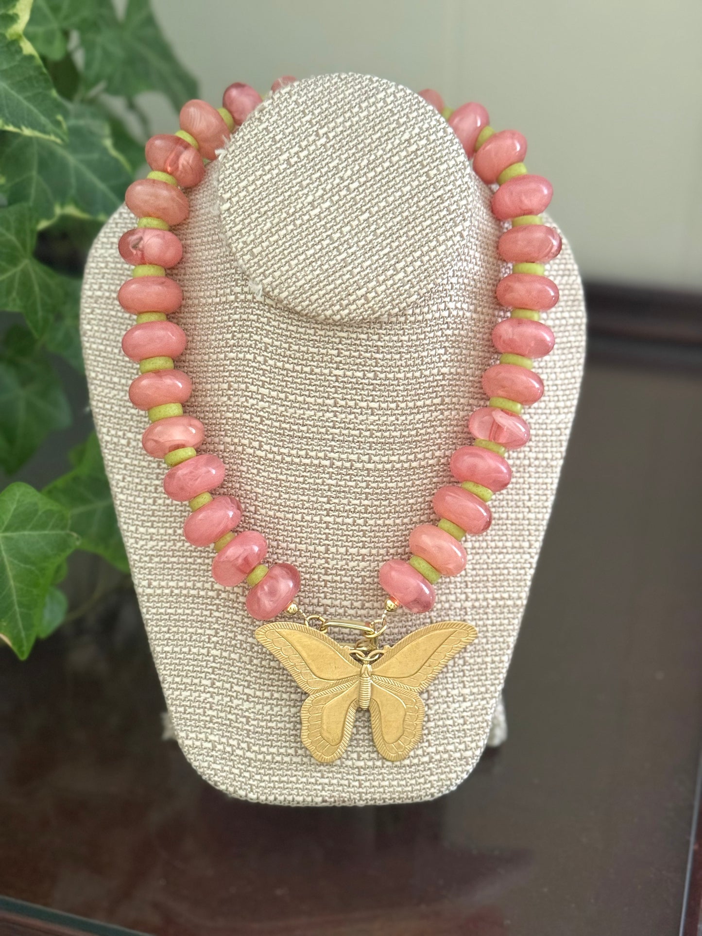Orner Necklace Pink
