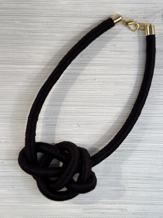 Knotty Necklace Black